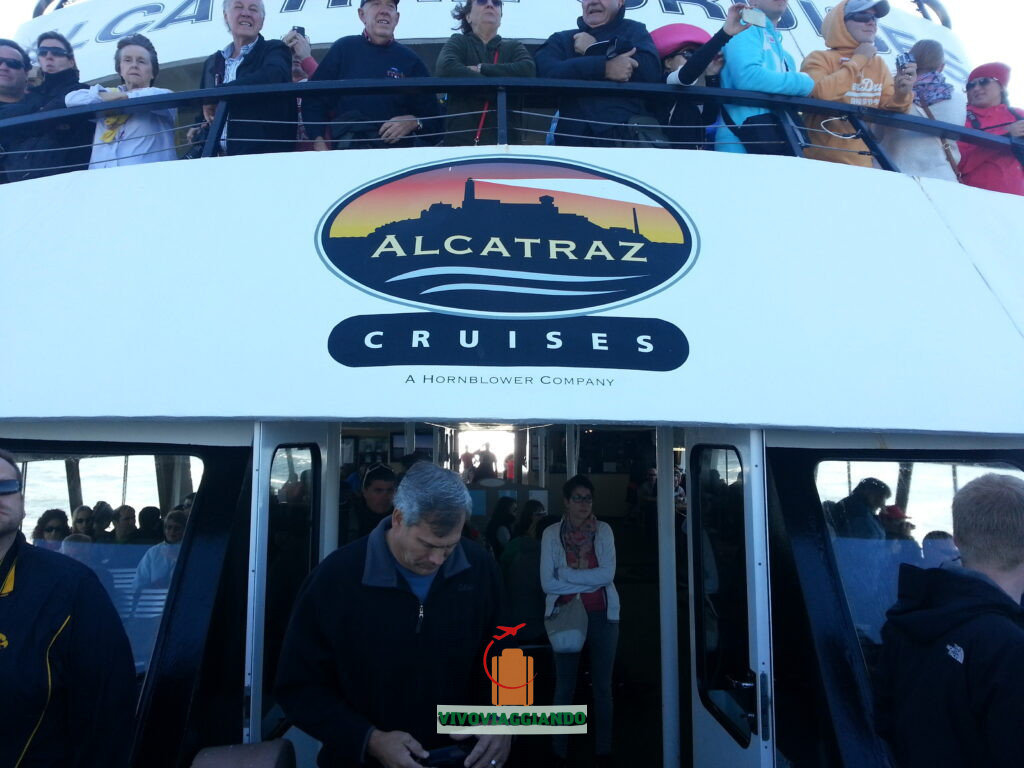 Il traghetto della Alcatraz Cruises